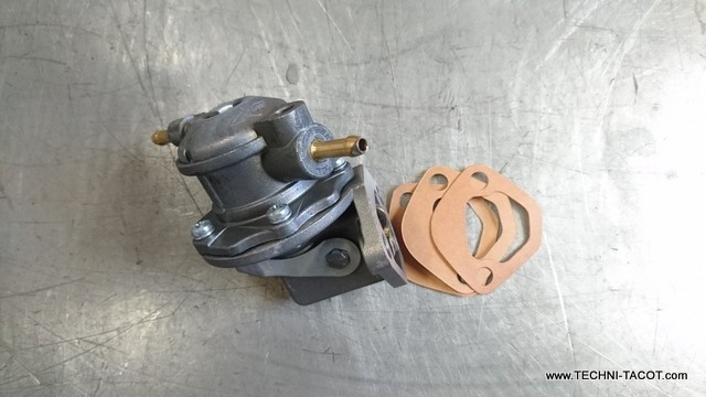 Pompe essence avec manette Panhard sortie en ligne